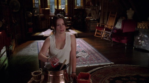 Charmed - S7E9: There's Something About Leo