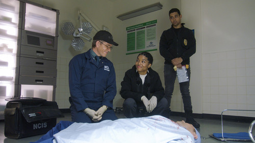 NCIS - S19E14: First Steps