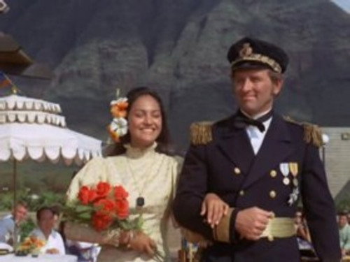 Hawaii Five-O - S2E25: Kiss The Queen Goodbye