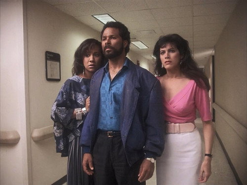 Miami Vice - S4E20: A Bullet for Crockett