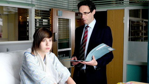 Holby City - S14E8: The Hand That Bites
