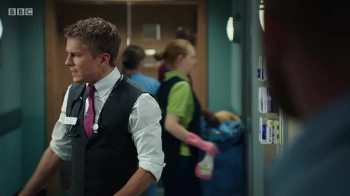 Casualty - S32E26: Drowning