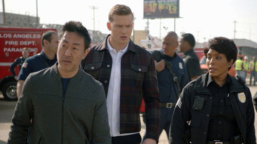 9-1-1 - S3E14: The Taking of Dispatch 9-1-1