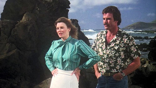 Magnum, P.I. - S1E1: Don't Eat the Snow in Hawaii (1)