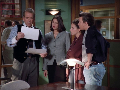 Lois & Clark: The New Adventures of Superman - S2E19: Target: Jimmy Olsen!