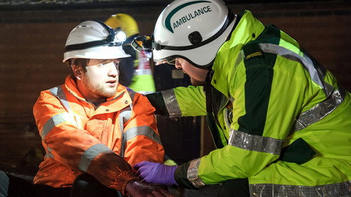 Casualty - S28E43: Falling (2)