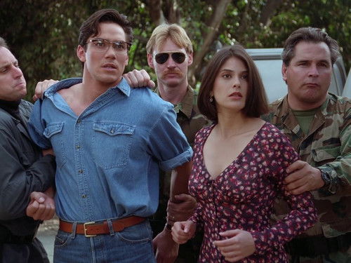 Lois & Clark: The New Adventures of Superman - S1E8: The Green, Green Glow of Home