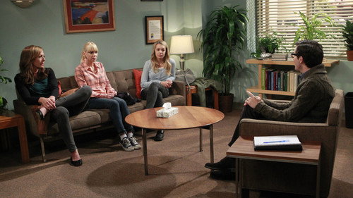 Mom - S2E8: Free Therapy and a Dead Lady's Yard Sale