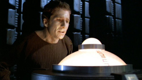 Star Trek: Voyager - S4E5: Revulsion