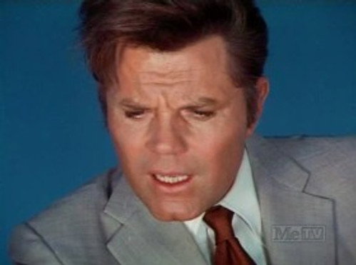 Hawaii Five-O - S3E20: The Gunrunner