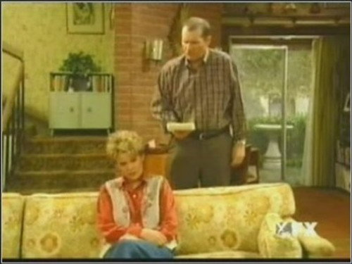 Married... with Children - S10E24: Kiss of the Coffee Woman