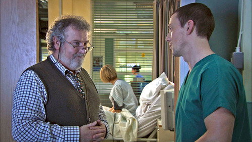 Holby City - S17E20: Domino Effect