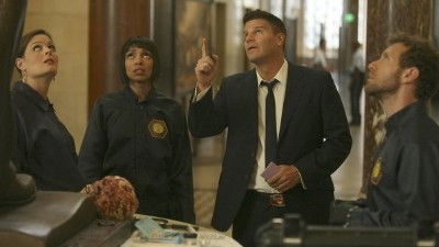 Bones - S7E6: The Crack in the Code