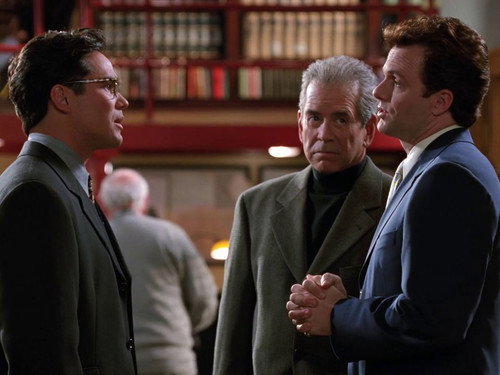 Lois & Clark: The New Adventures of Superman - S4E18: Shadow of a Doubt (2)