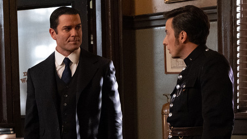 Murdoch Mysteries - S12E18: Darkness Before the Dawn (2)