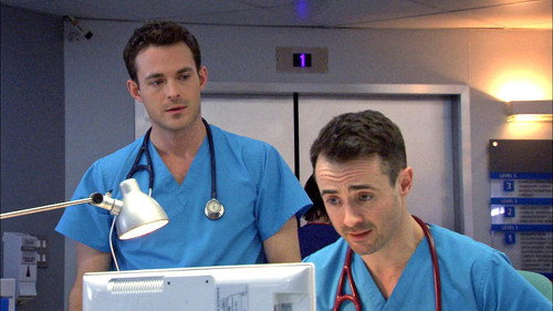 Holby City - S16E33: Crush