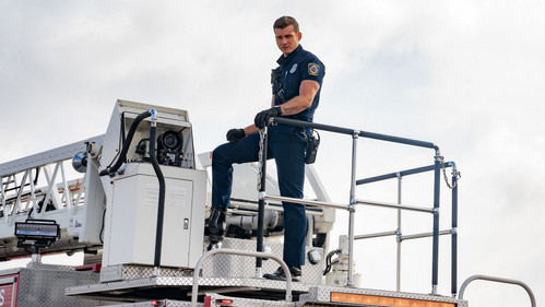 9-1-1 - S5E18: Starting Over