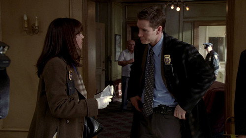 NYPD Blue - S10E15: Tranny Get Your Gun