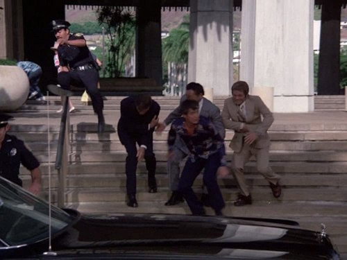 Hawaii Five-O - S8E18: Loose Ends Get Hit