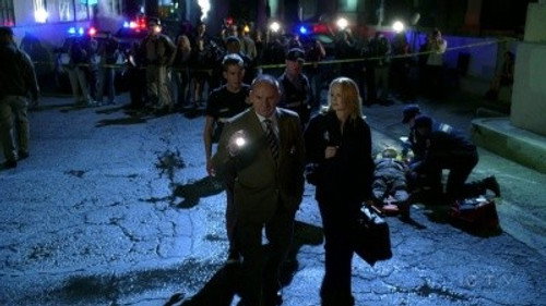 CSI: Crime Scene Investigation - S10E1: Family Affair