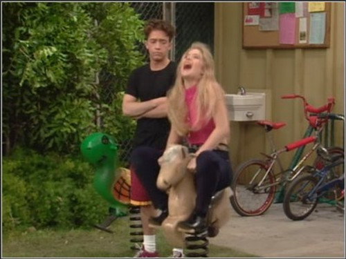 Married... with Children - S7E3: Every Bundy Has a Birthday