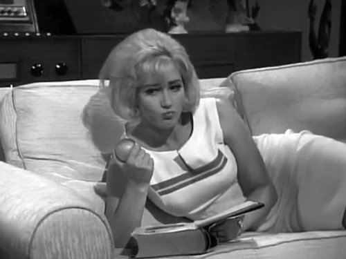 The Avengers - S4E17: The Girl From Auntie
