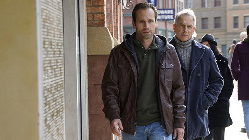 NCIS - S14E12: Off the Grid