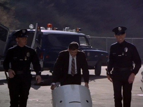 Adam-12 - S2E20: Log 104: The Bomb