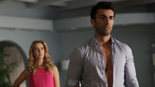 Jane the Virgin - S2E14: Chapter Thirty-Six