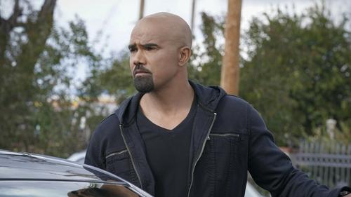 S.W.A.T. - S6E20: All That Glitters
