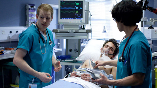 Casualty - S24E42: Going Solo
