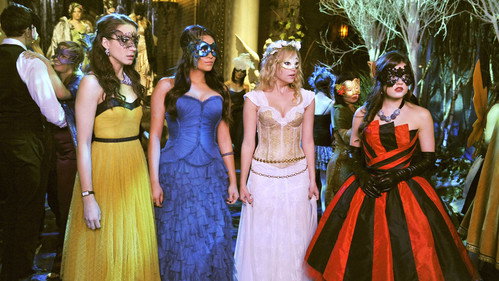 Pretty Little Liars - S2E25: unmAsked