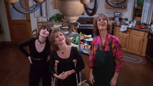 Beverly Hills, 90210 - S3E15: The Kindness of Strangers