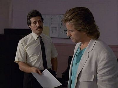 Miami Vice - S4E21: Deliver Us from Evil (1)