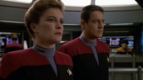 Star Trek: Voyager - S2E11: Maneuvers