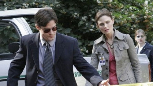 Bones - S2E13: The Girl in the Gator