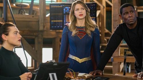 Supergirl - S6E16: Nightmare in National City
