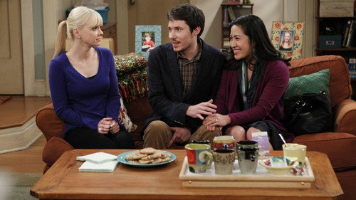Mom - S1E20: Clumsy Monkeys and a Tilted Uterus