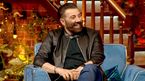 The Kapil Sharma Show - S2E210: Comedy Ki Class Velle Ki Team Ke Saath