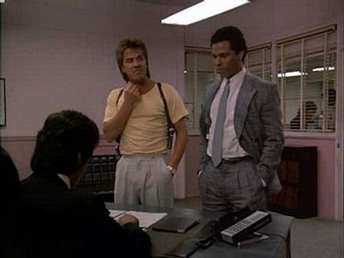 Miami Vice - S3E23: Everybody's in Show Biz