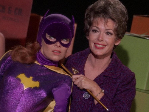 Batman - S3E19: Nora Clavicle and the Ladies' Crime Club