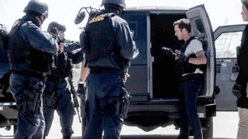 Hawaii Five-0 - S4E22: O ka Pili ‘Ohana Ka ‘Oi (Family Comes First)
