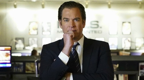 NCIS - S13E24: Family First
