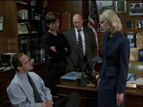Law & Order: Special Victims Unit - S2E18: Manhunt