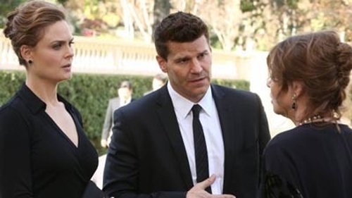 Bones - S9E19: The Turn in the Urn