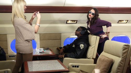 2 Broke Girls - S2E16: And Just Plane Magic