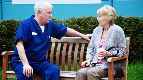 Casualty - S28E7: Gloves Off