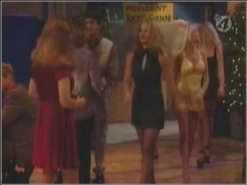 Married... with Children - S10E8: Blonde and Blonder