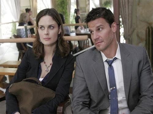 Bones - S2E7: The Girl with the Curl