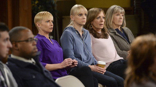Mom - S2E16: Dirty Money and a Woman Named Mike